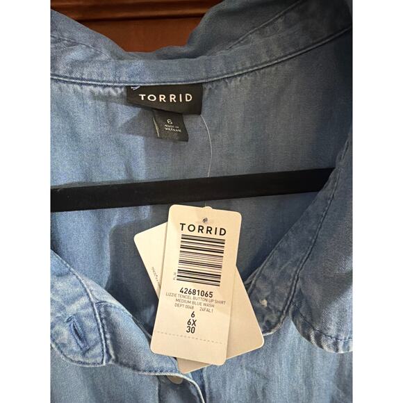 Torrid Women's Plus Lizzie Tencel Button Up Shirt Denim Chambray Size 6 6X New - Picture 4 of 5